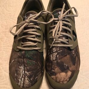 MEN’S UNDER ARMOUR camo sneakers